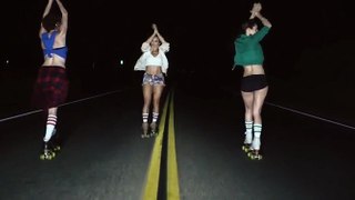 Sexy Roller Skating Girls Stayin Alive