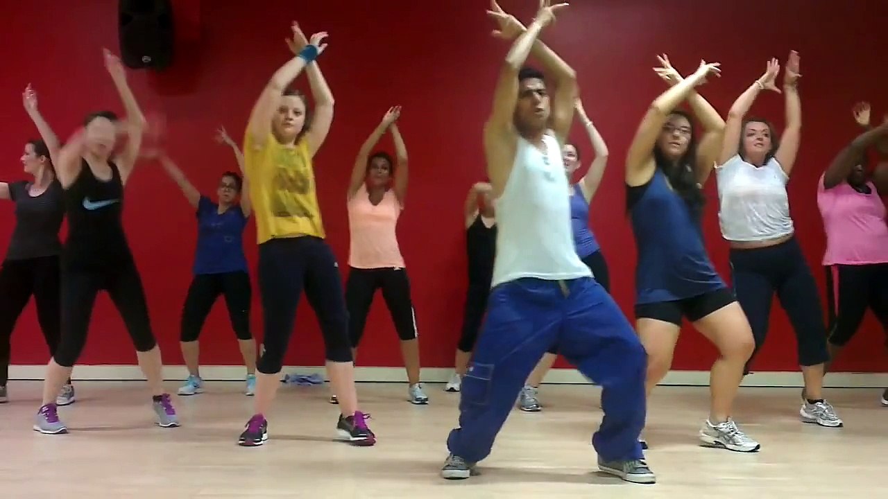 Chammak Challo - Bollywood Zumba with Nilesh
