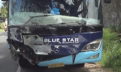 Minibus "Adu Muka" dengan Bus Wisata, 1 Tewas