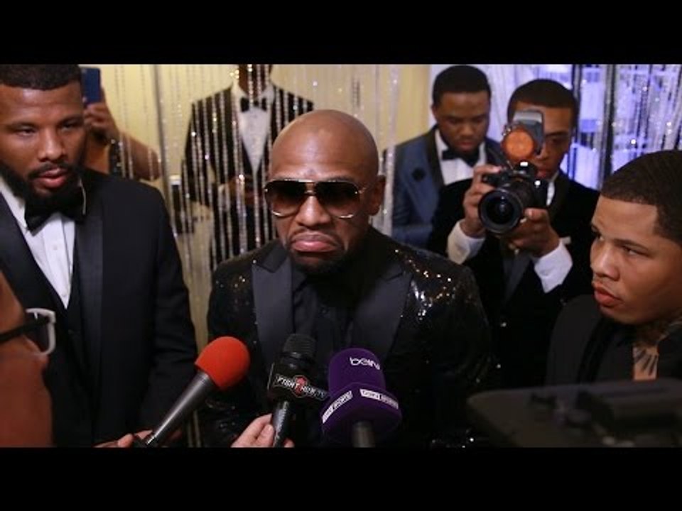 Floyd Mayweather Jr. reacts to Manny Pacquiao v...