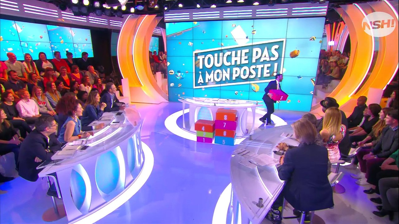 Cyril Hanouna imite les vendeurs de chaussures dans TPMP