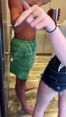 Il aurait pas du insulter cette fille, elle est pas commode