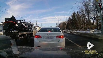 Il a pas oublié quelque chose sur la route lui??? FAIL