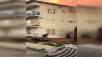 Çorum'da 4 Katlı Binanın Çatısı Alev Alev Yandı