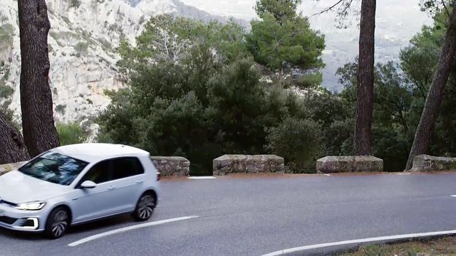 La Volkswagen Golf GTE hybride rechargeable parcourt 50 km en mode électrique