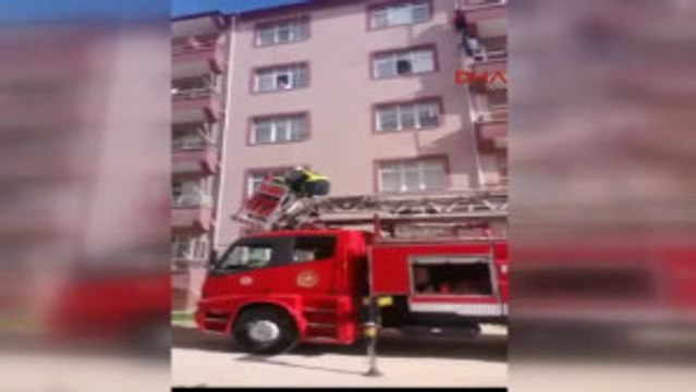 Karaman 10 Yaşındaki Çocuk Balkondan Düşerken Su Borusuna Tutunarak Hayatta Kaldı