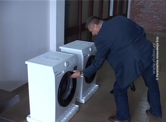 Rotari klub poklonio dve veš mašine, 7. april 2017. (RTV Bor)