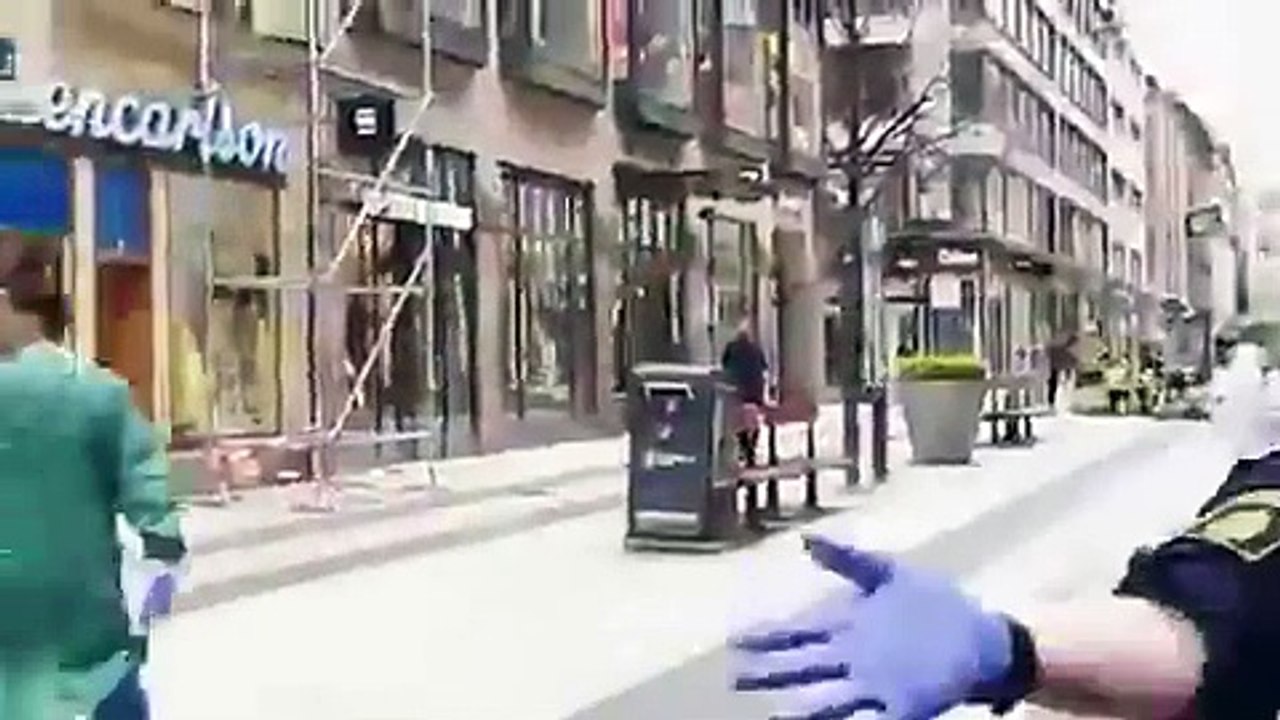 Suède: Une camionnette renverse des passants à Stockholm - Les 1ères images