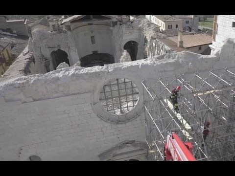 Norcia (PG) - Terremoto, proseguono lavori per chiesa S.Maria Argentea (07.04.17)