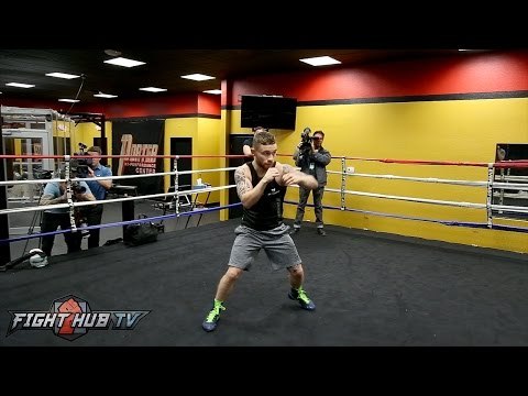 Carl Frampton looking sharp & fast one week away from rematch with Leo Santa Cruz