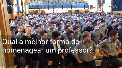 Alunos fazem homenagem arrepiante a professor
