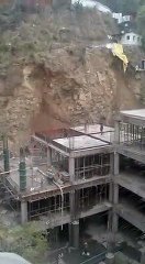 Glissement de terrain à côté d'un chantier (Inde)