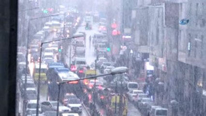 Van'da Nisan Ayında Kar Yağışı