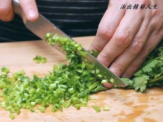 萬人瘋傳!睡前用1片葉子擦臉1分鐘擦掉色斑!不信你看!