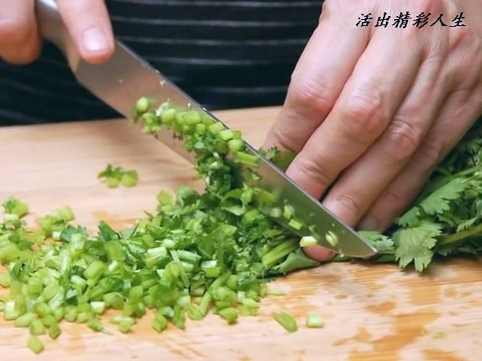 萬人瘋傳!睡前用1片葉子擦臉1分鐘擦掉色斑!不信你看!