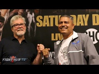 Freddie Roach & Robert Garcia pose face to face in photo op