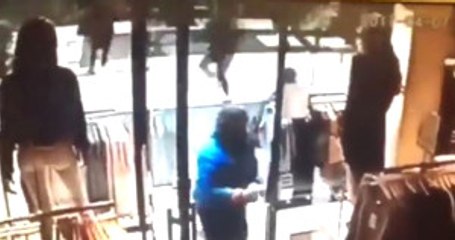 İsveç'teki Kamyonlu Terör Saldırısı Güvenlik Kamerasında