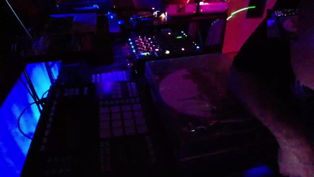 Moog dj set rétro house techno (5)