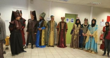 Strazburg'da Bazı Vatandaşlar Osmanlı Kıyafeti İle Oyunu Kullandı