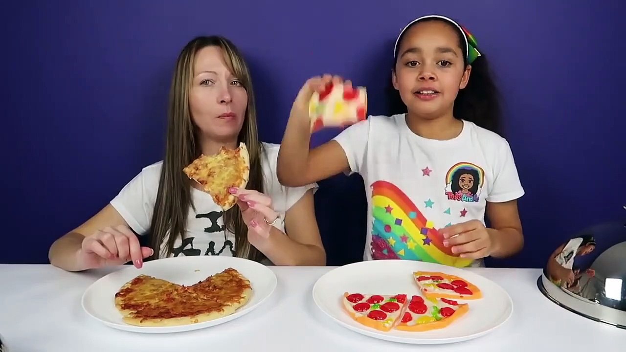 Giant Gum Candy Challenge VS Super Gro