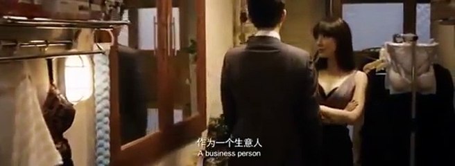 女孩想用美人計誘惑男子，結果被人白佔了便宜了!