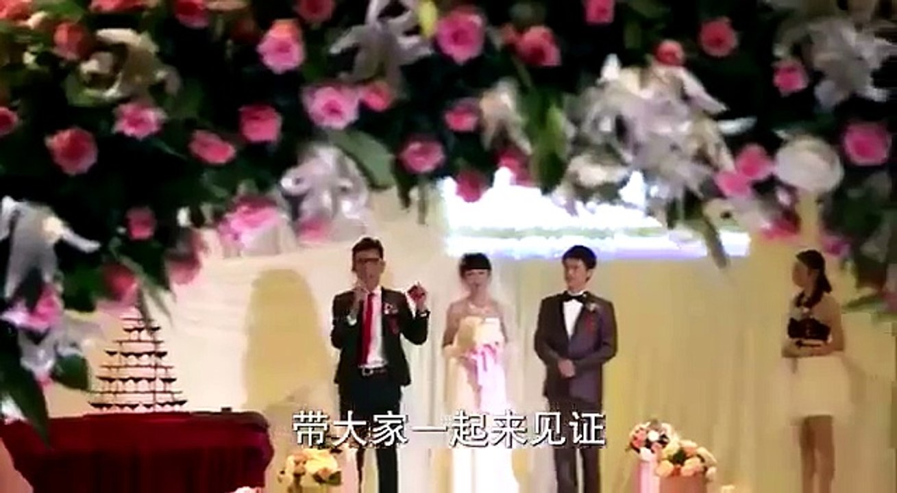 婚禮現場 新娘當眾播放新郎和伴娘出軌照 含淚說“婚姻是愛情的墳墓，更可悲的是還有人來盜墓”