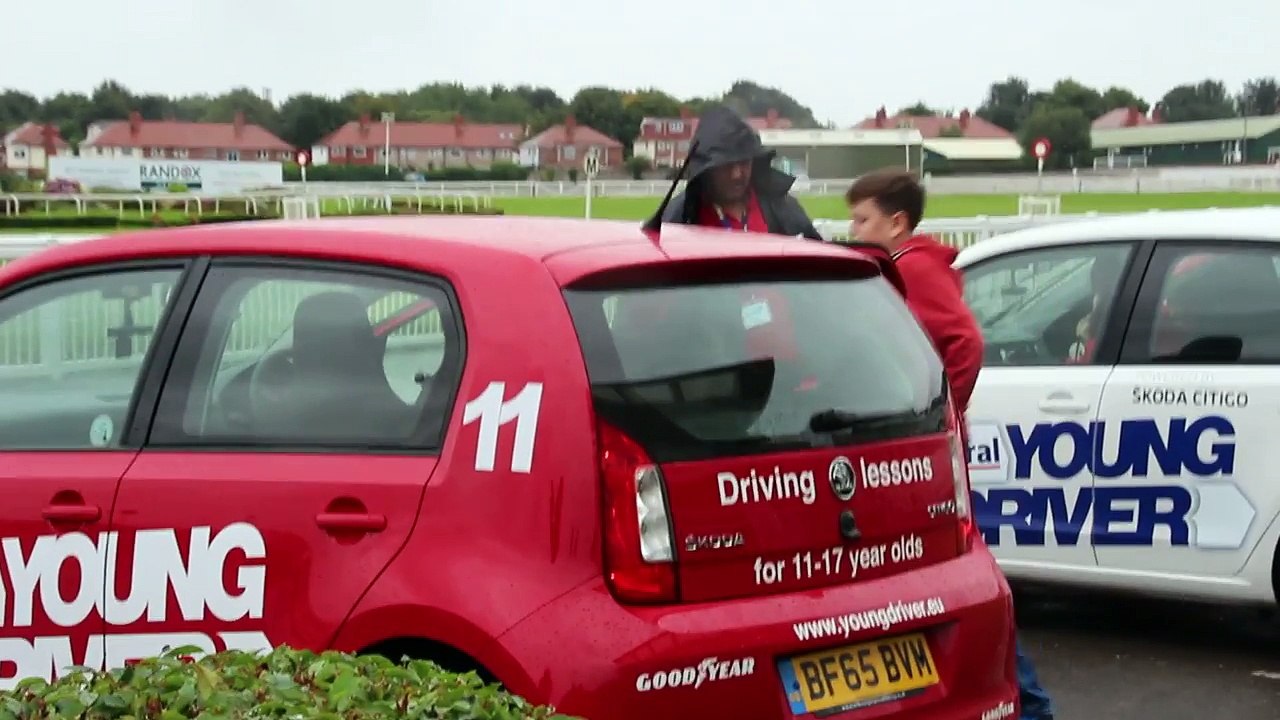 DRIVING LESSONS AT AINTREE