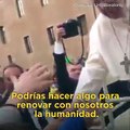 Estos chicos lograron que el Papa detuviera el Papamóvil en su visita a un pueblo italiano.