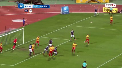 Corner bien tendu et quelle reprise de vollée !