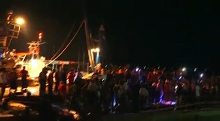 ေက်ာက္တင္သေဘၤာႏွင့္ စက္ေလွတိုက္၊ လူ ၂၀ ေသဆုံး ၁၀ ဦးခန္႔ ေပ်ာက္ဆံုးေန (႐ုပ္သံ)