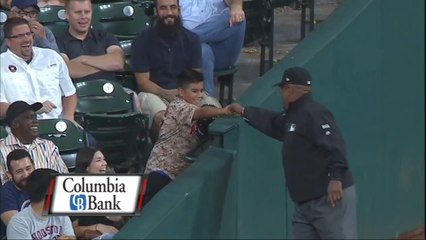 Young fan gets pranked by umpire