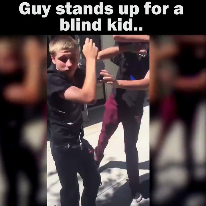 Un enfoiré frappe un ados malvoyant mais il va vite le regretter