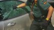 Ce policier espagnol sauve un chien enfermé dans une voiture en plein soleil