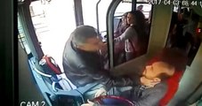 Öfkeli Yolcu, Kendisini Uyaran Otobüs Şoförünün Kolunu Kırdı