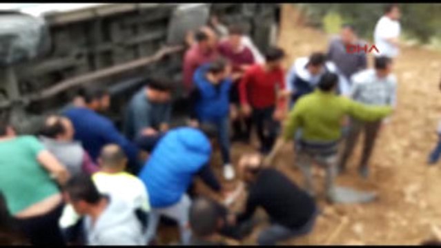 Fethiye El Frenini Çekmeden Indiği Minibüsün Altında Kaldı
