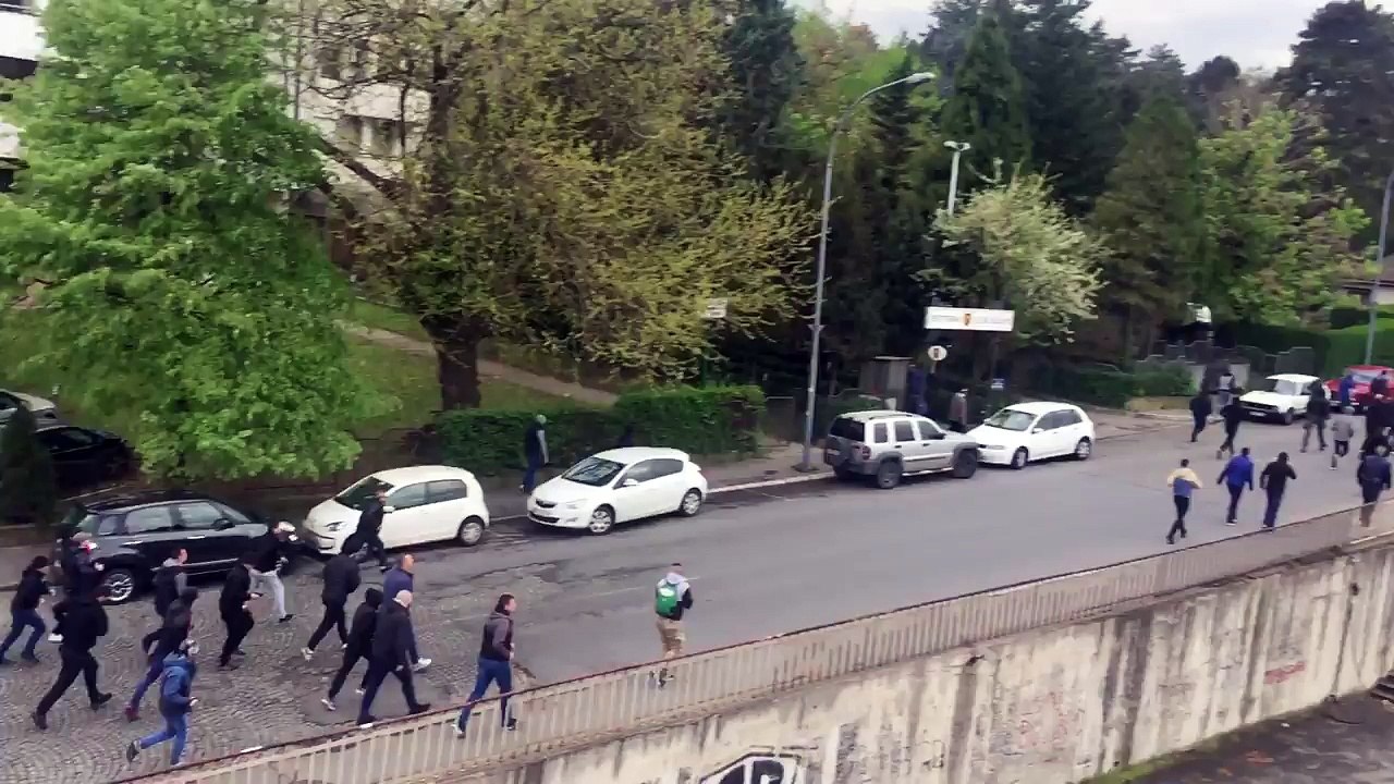 Delije jure grobare ispred JNA 08.04.2017.