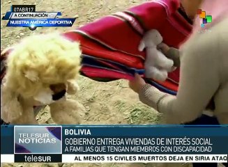 Gobierno de Bolivia entrega viviendas a personas con discapacidad