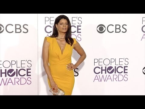 Andrea Navedo People's Choice Awards 2017 Red Carpet