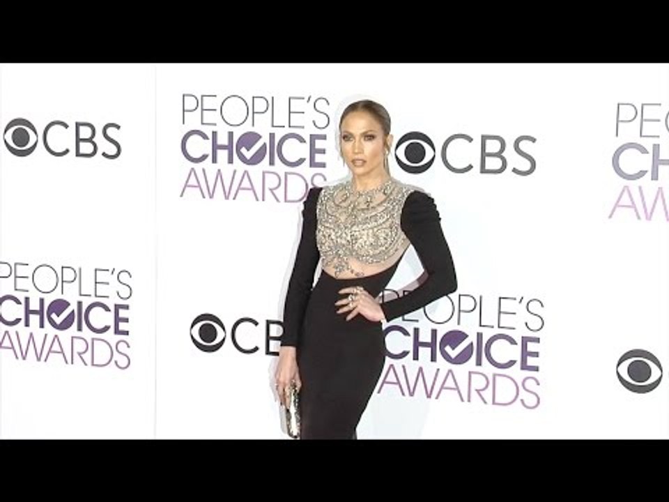 Jennifer Lopez "People's Choice Awards" 2017 Red Carpet
