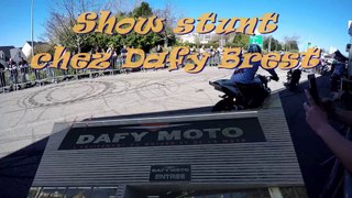 Show stunt chez Dafy moto Brest