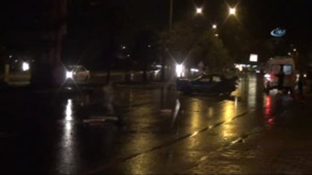 Hurdaya Dönen Otomobilden Burunları Bile Kanamadan Çıktılar