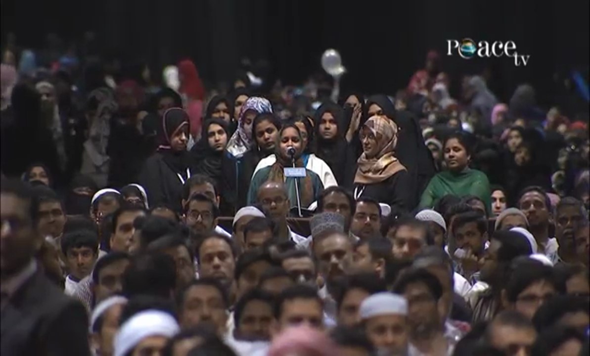 A Christian lady accepts Islam after her questions are convincingly answered by Dr Zakir Naik
