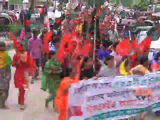 শ্রমিকদের দাবি মানার আশ্বাসে বিকেএমইএ ঘেরাও অবরোধ স্থগিত