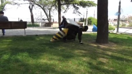 Arı Adam" Her Yerde Canan Karatay'ı Arıyor