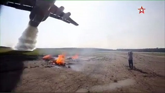 Eteindre un feu de camp avec un avion bombardier d'eau (Russie)