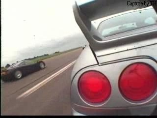McLaren F1 vs Nissan Skyline