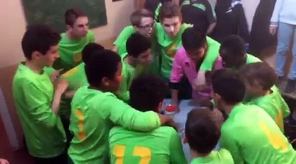 Cri de guerre après la victoire 1-4 face au SC Songeons le 08/04/2017 en championnat