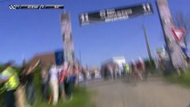 Paris-Roubaix 2017 - Entrée dans le secteur de Mons-en-Pévèle !
