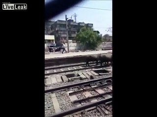 Dangerous Train vs Cow Accident in India गाय के झुंड को ट्रेन ने कुचला