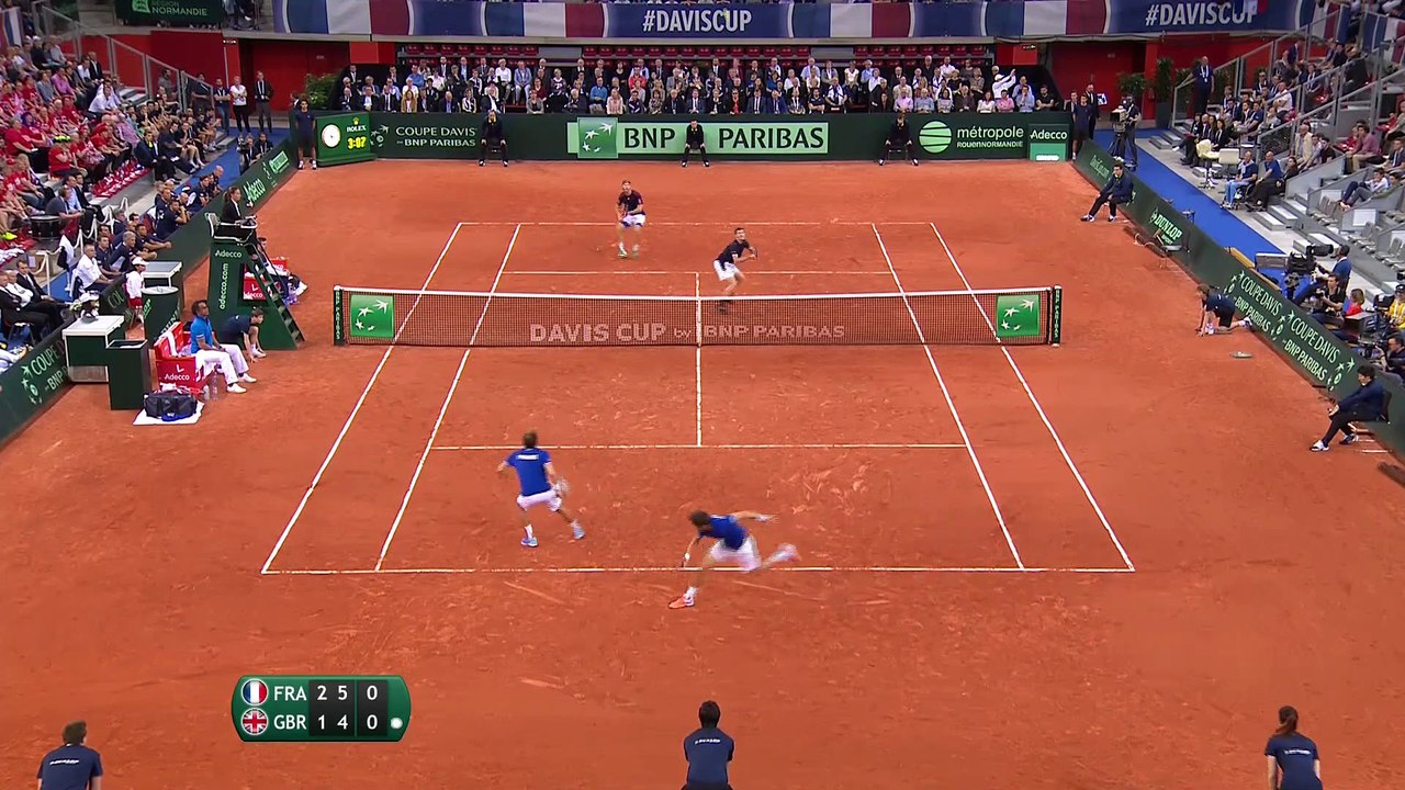 Mahut's incredible shot from the sidelines